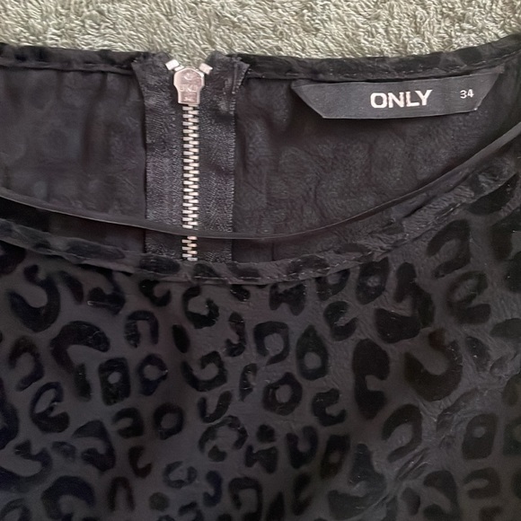 Leopard Only Black velvet top size 34 - Picture 4 of 7